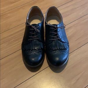 Wingtip Lace-up Loafers